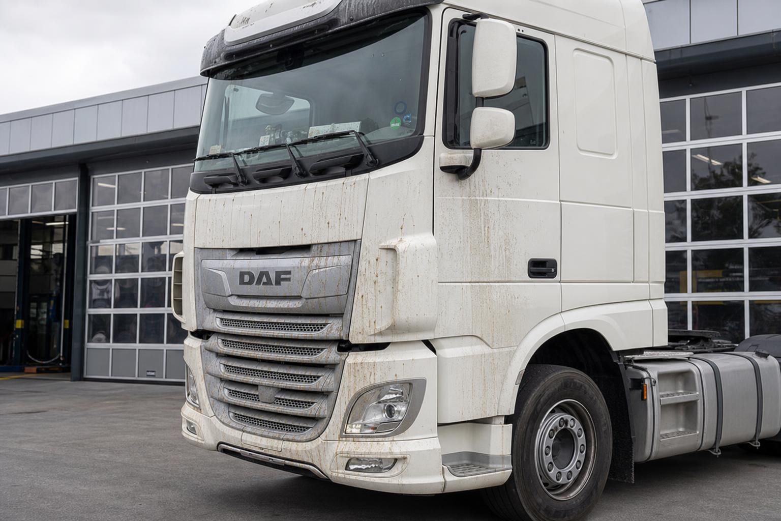 Hoe verwijder je boomhars van een vrachtwagen?