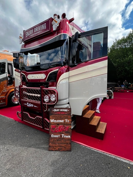 Scania showtruck tijdens een truckevenement