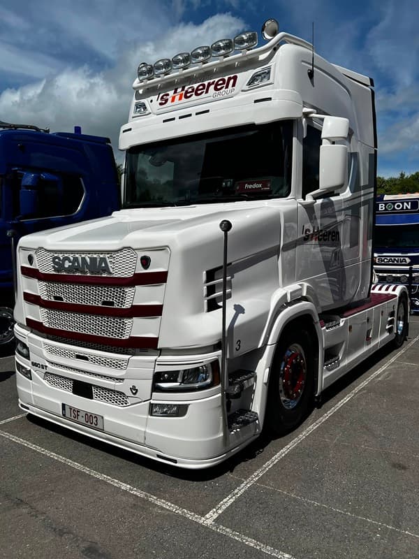 Scania T730 Torpedo van de zijkant