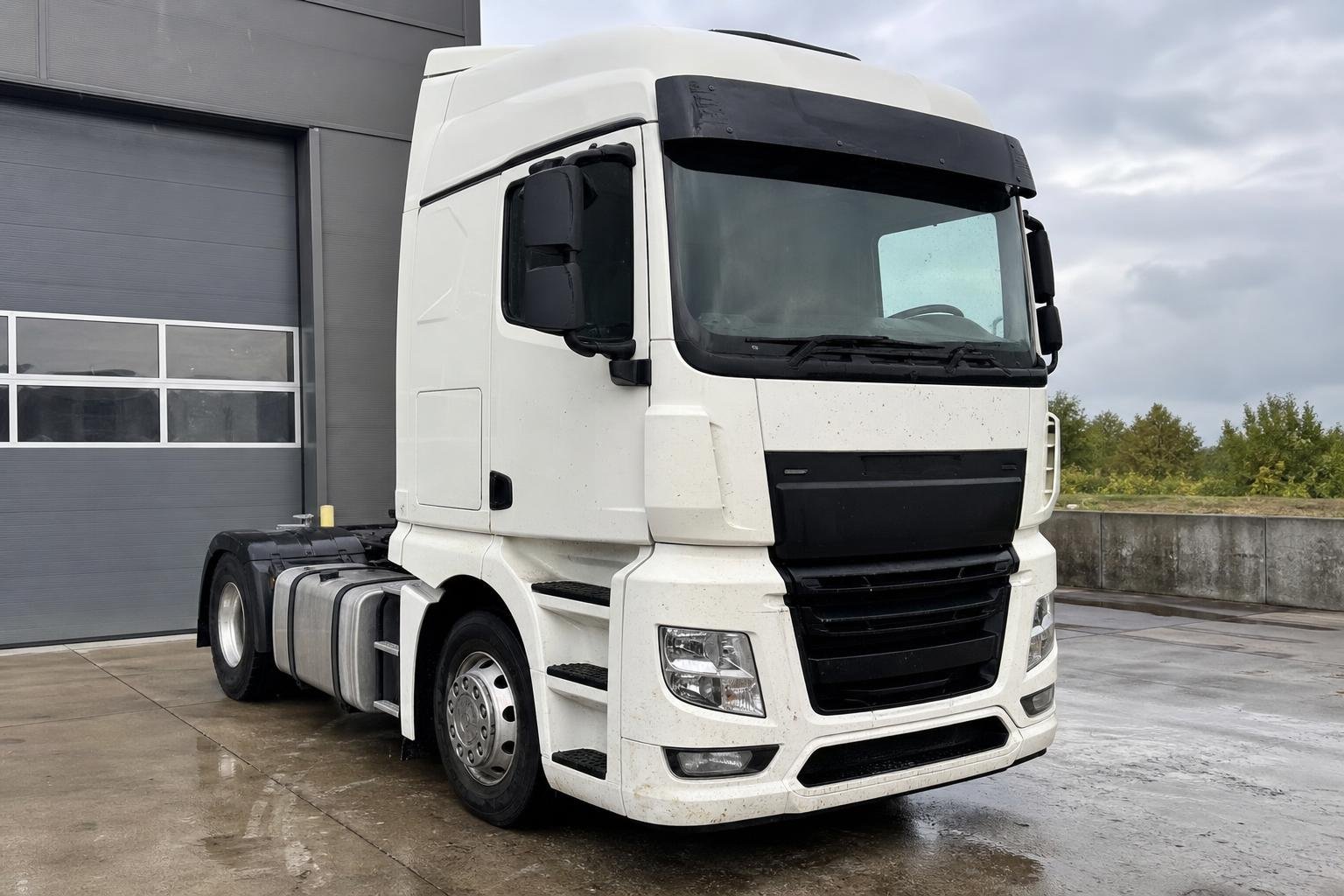 Hoe verwijder je teervlekken van een vrachtwagen?